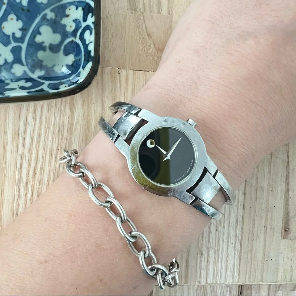 Movado Swiss Made ladies black dial stainless steel minimalist watch NEW BATTERY